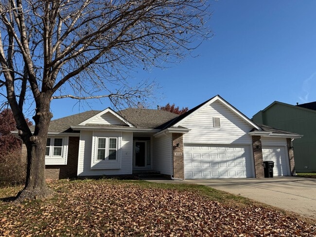 Building Photo - 2110 John St