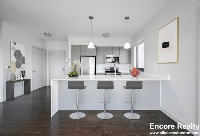 Building Photo - 516 Harvard St Unit 206