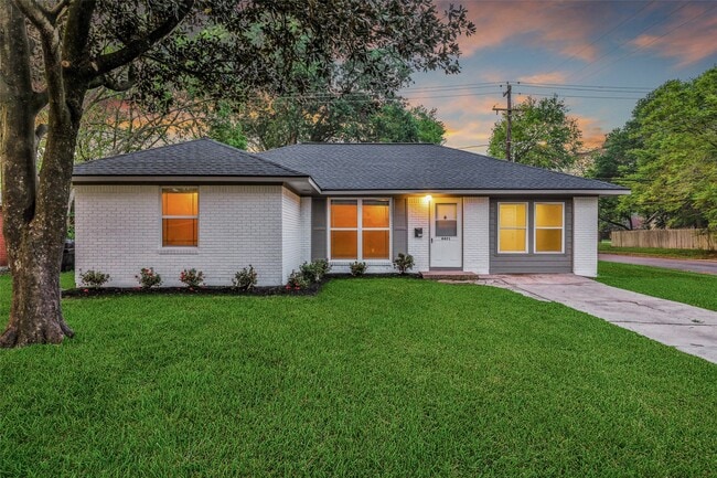 Building Photo - 4421 Lido Ln