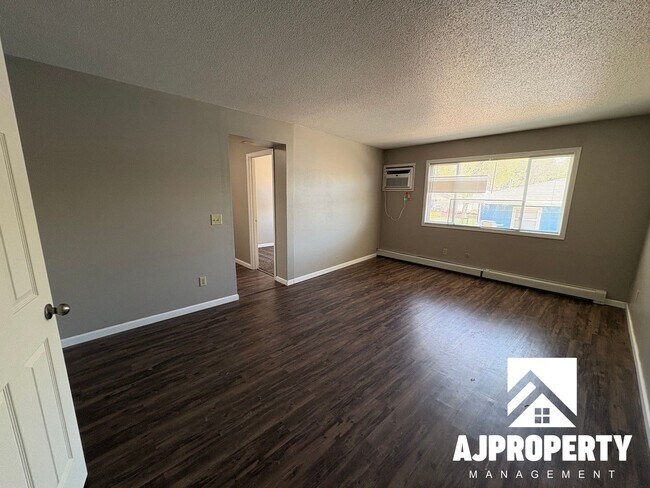 Building Photo - 3309 S Elmwood Ave Unit 2