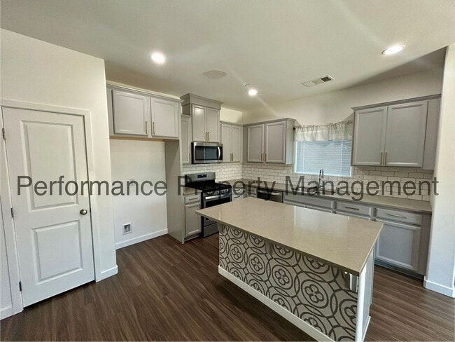 Photo - 2505 Mercedes Dr