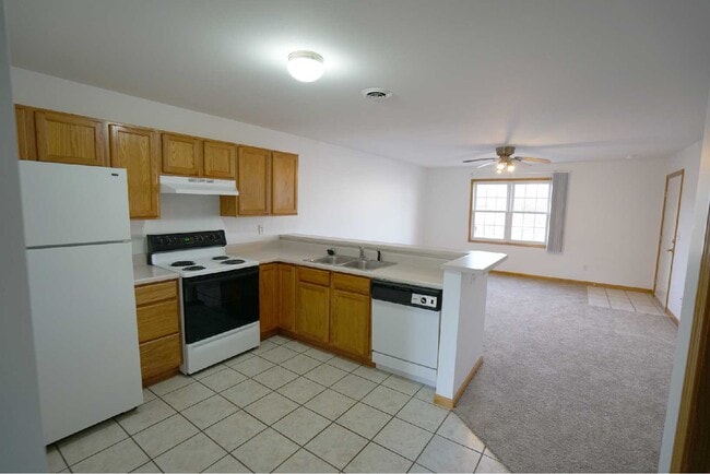 Building Photo - 921 E Grand Ave