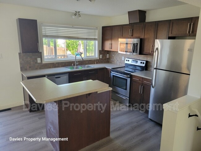 Photo - 6041-6214 214 St