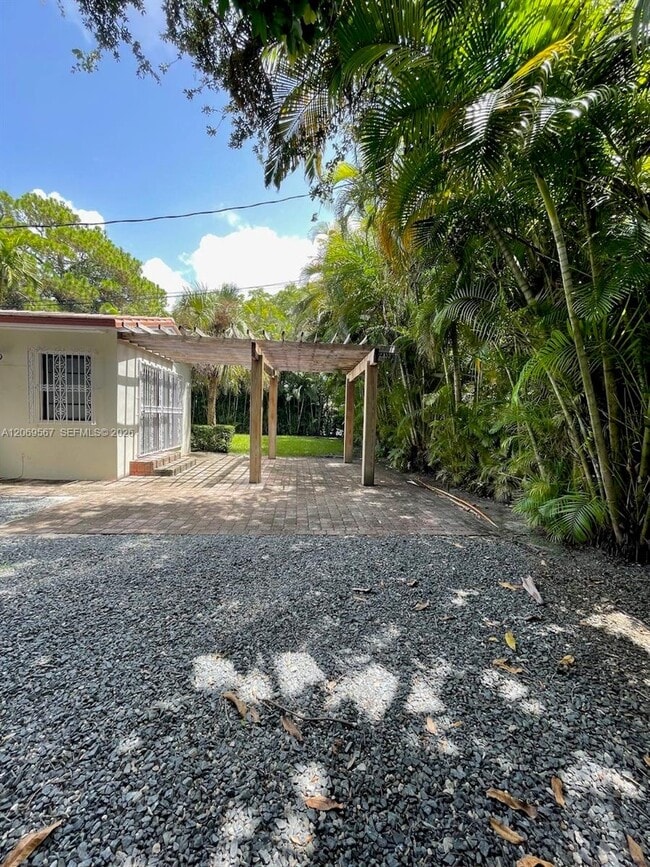 Photo - 828 Lorca St