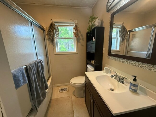 Photo - Inviting 2 Bed, 1 Bath Home in Peaceful Urbana Neighborhood