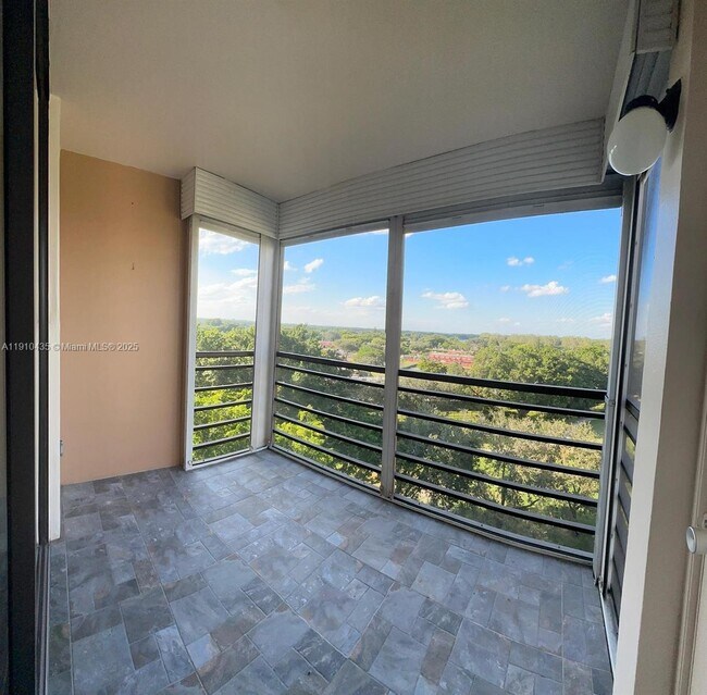 Photo - 1400 St Charles Pl Unidad PH22