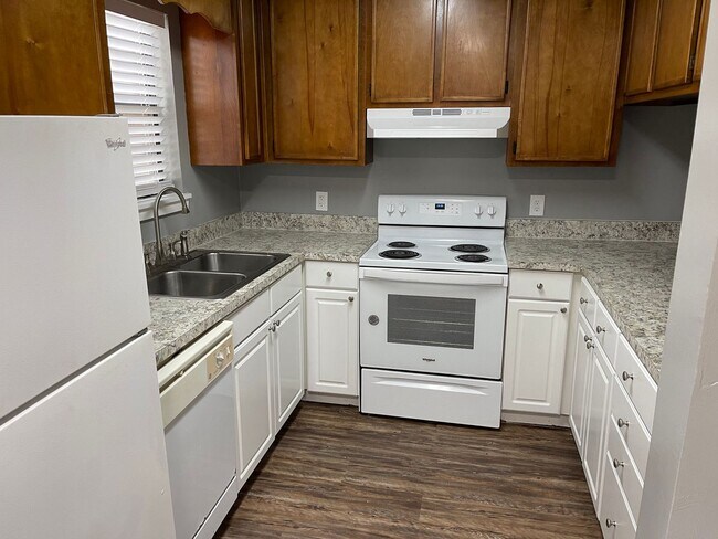 Photo - 2BED/2BATH DOWNSTAIRS NEAR GOV SQ Unit B