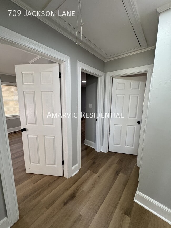 Photo - 709 Jackson Ln