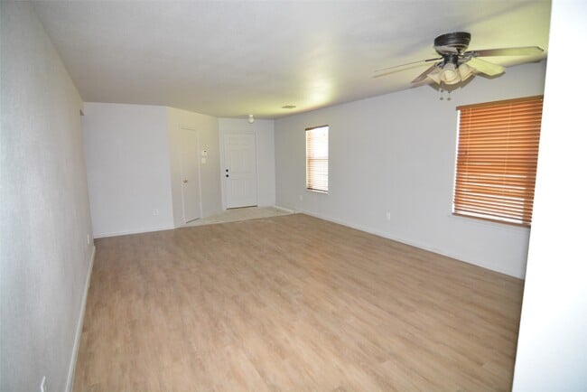 Photo - 3906 Pebble Garden Ln