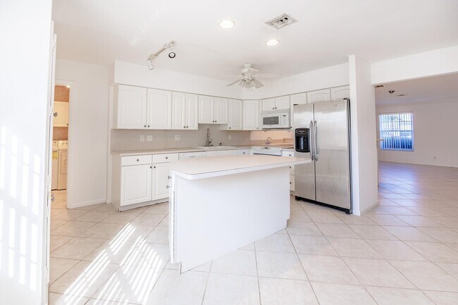 Photo - 527 W Jasmine Dr