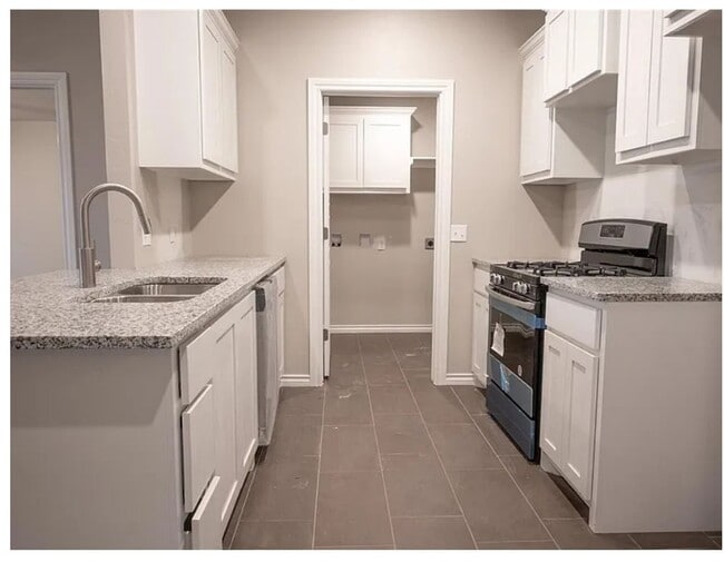 Photo - 410 Grove St