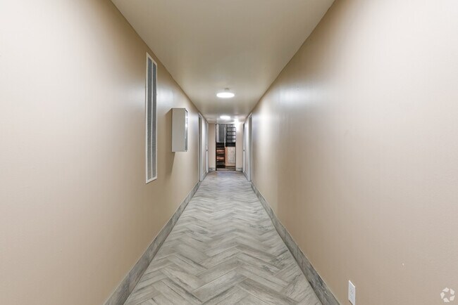 Photo - Lahser Manor Unit 2