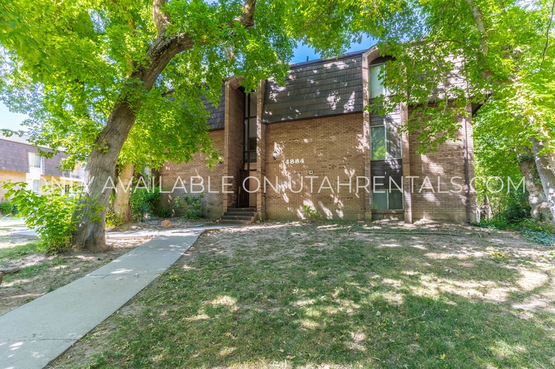Photo - 4884 S Highland Cir