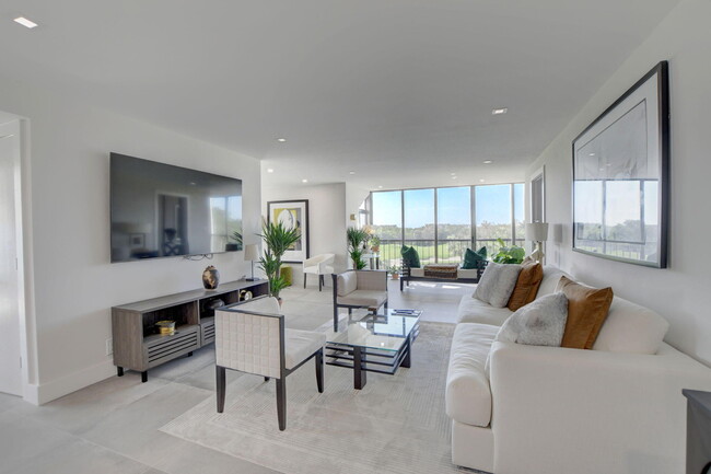 Building Photo - 7754 Lakeside Blvd Unit 441