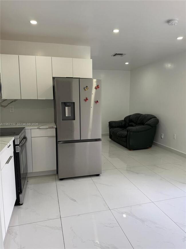 Photo - 2340 NW 81st St. Unidad 1