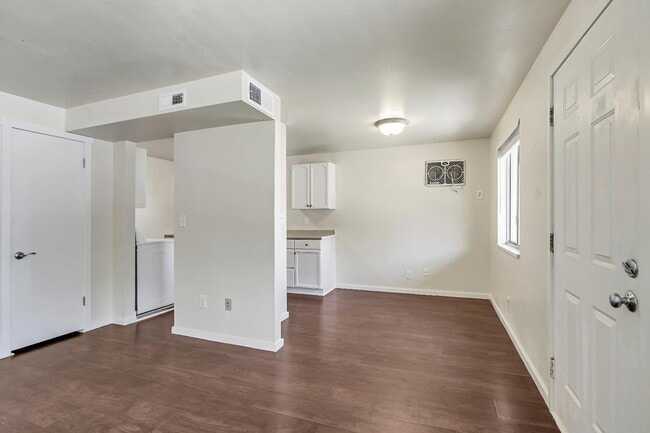 Photo - 817 W Heather Ln