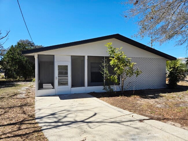 Building Photo - 843 42nd St S