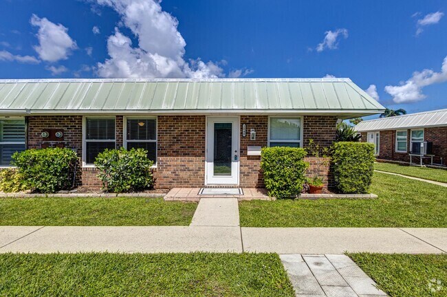 Building Photo - ** NEAR DOWNTOWN ** 2 BED / 2 BATH CONDO -...