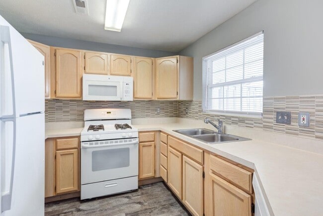 Lake Pointe Apartment Homes