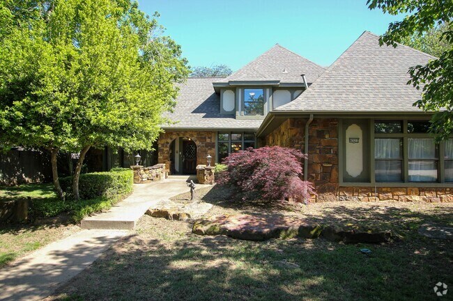 Building Photo - Space Galore In This Jenks South East Home!
