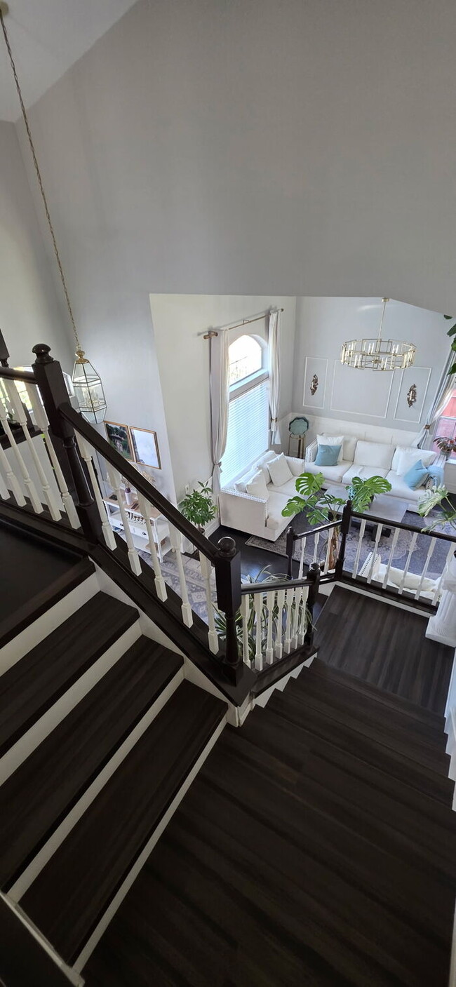 Photo - 430 Guinevere Ct