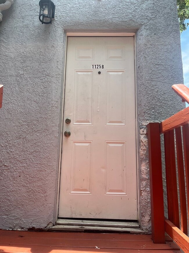 1125 S Ridgewood Ave Unit 1125 B