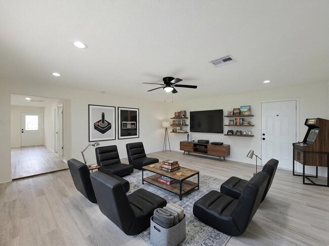 Photo - 301 Cypress St