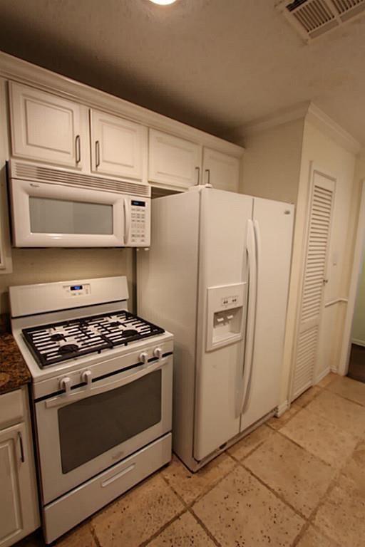 2215 Lamonte Ln