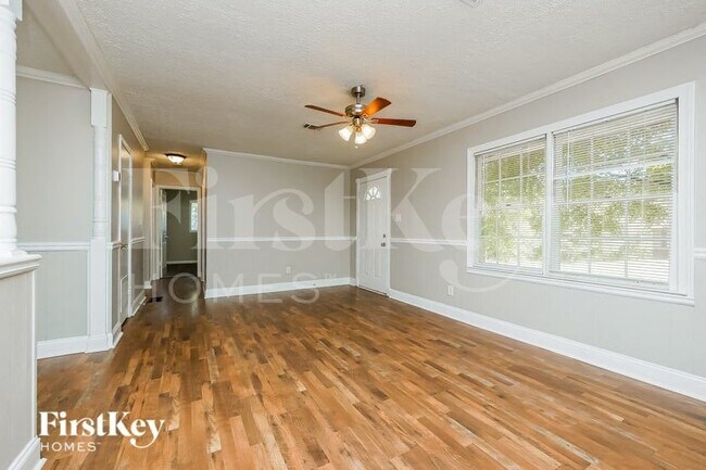 8065 Huntington Dr