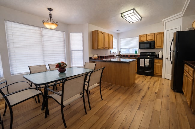 Photo - 991 N 2100 W