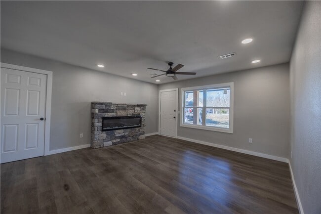 Photo - 17 Dillow Dr