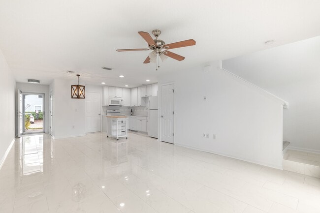 Photo - 128 Islander Cir