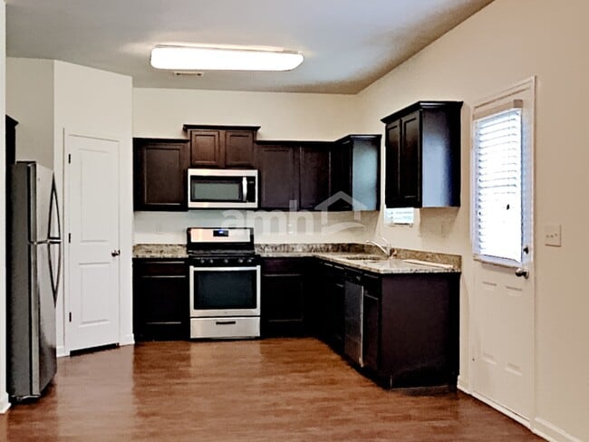 Photo - 350 Scotland Dr