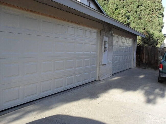 Photo - 16572 Lorelei Ln