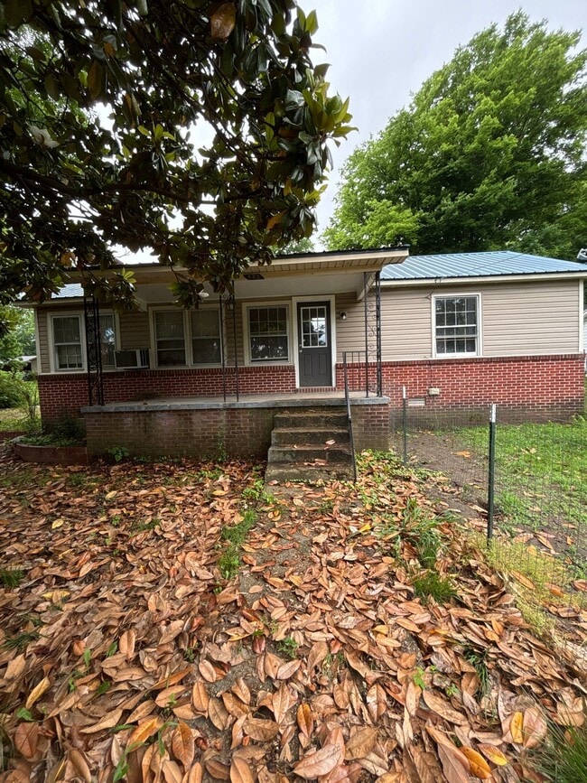 Building Photo - 505 N College St