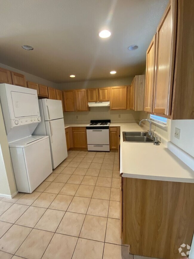Building Photo - Midtown 2 bedroom 1.5 bathroom Rental