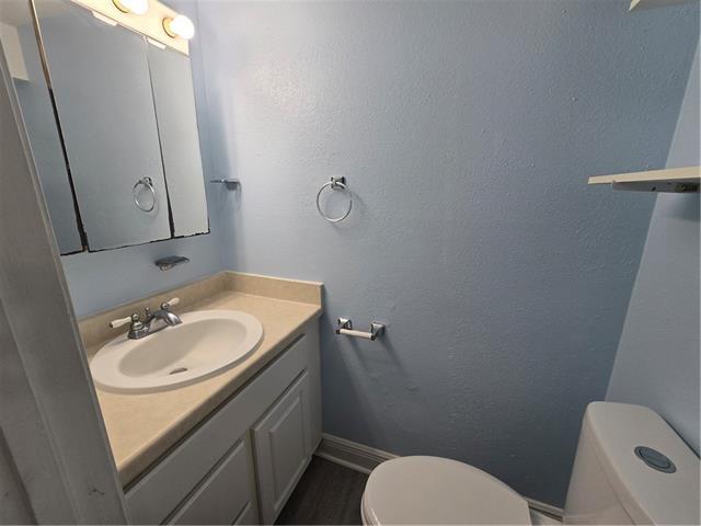 305 E Club Dr
