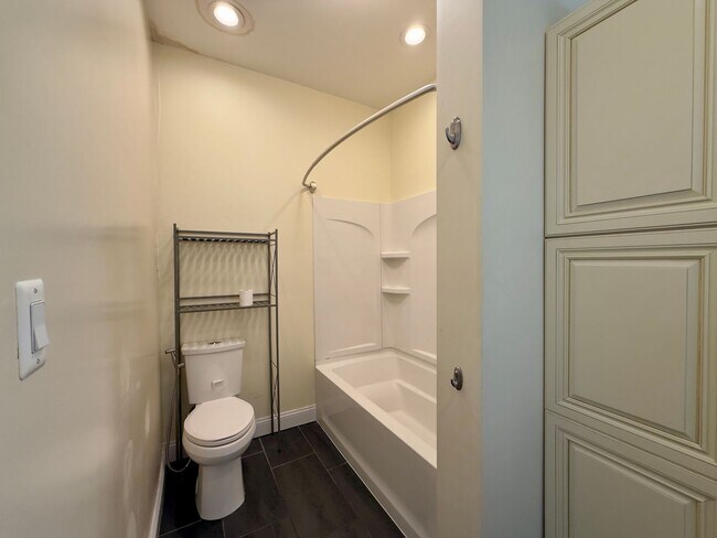 Photo - 80 Dwight St Unidad 2nd & 3rd