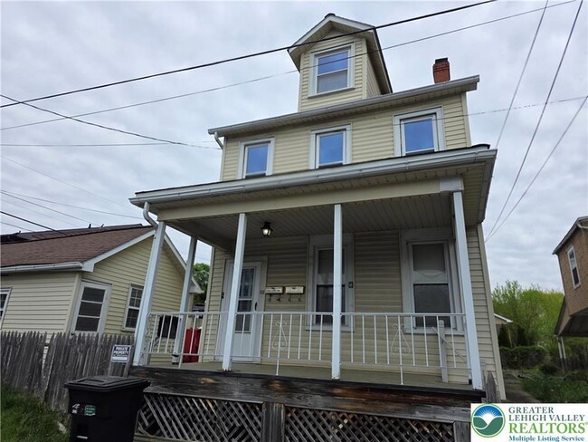 Photo - 612 W Garrison St Apartment