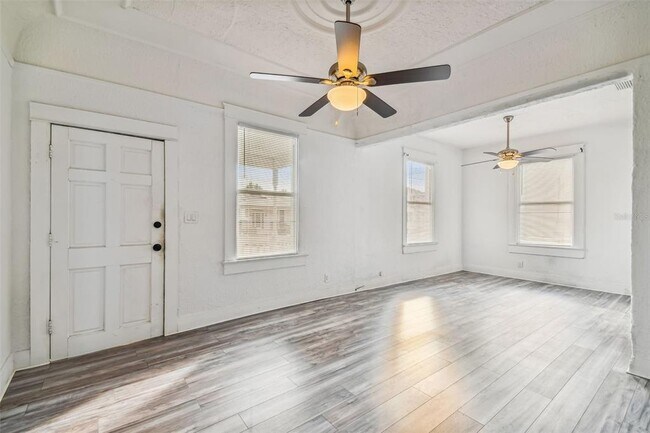 Photo - 1913 W Lemon St