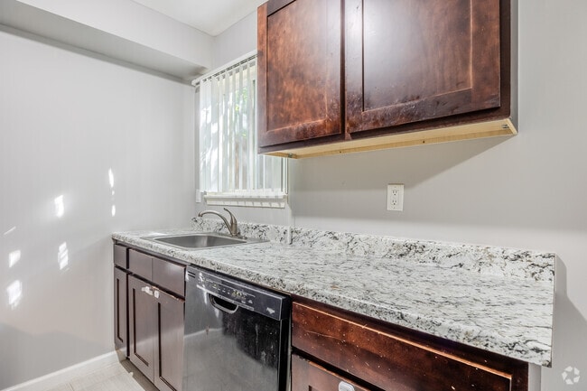 2BR, 1.5BA - 1200SF - Kitchen - Park Place Townhomes