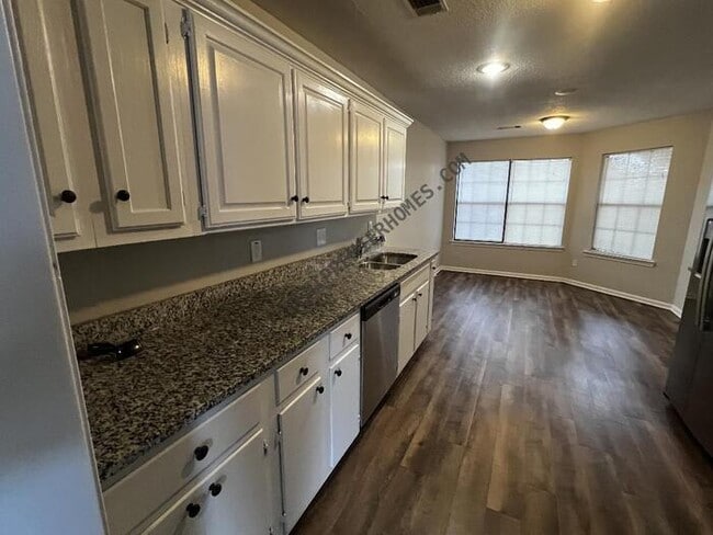 Photo - 2404 Bearskin Dr