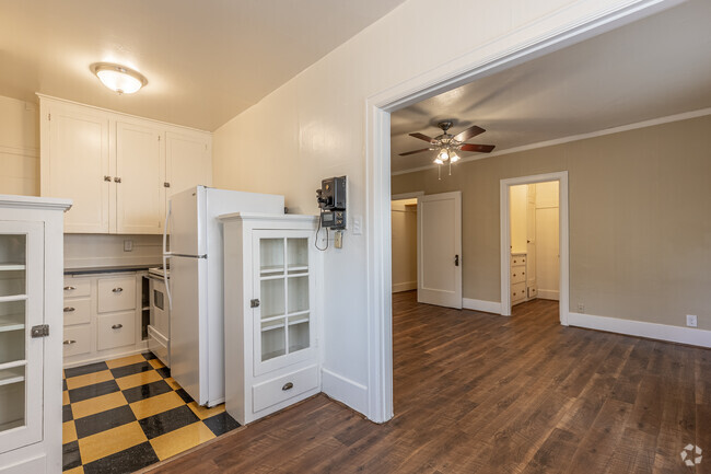 Interior Photo - Chapman Court Apartments