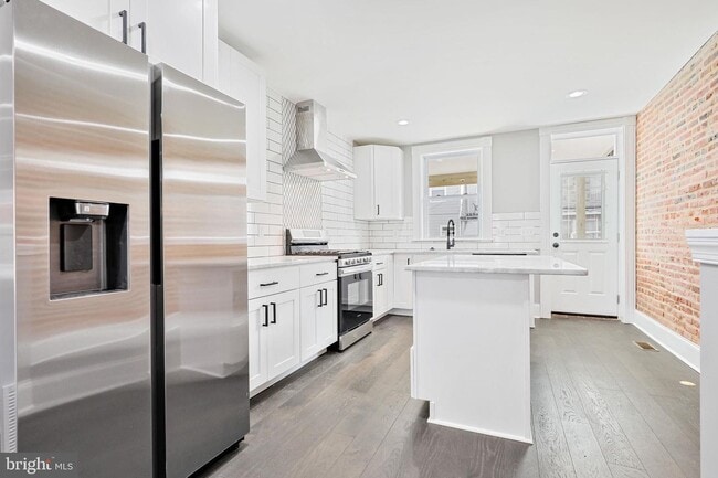 Building Photo - 263 S Robinson St Rental