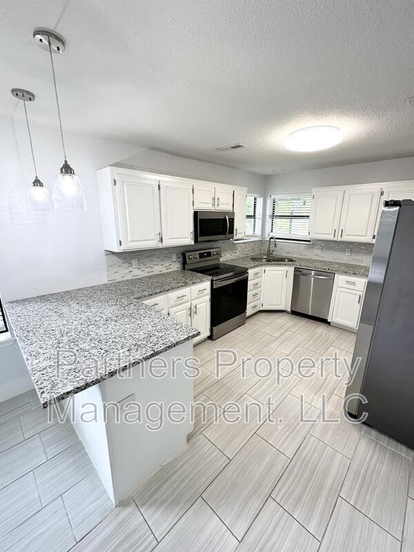 Photo - 3704 W Beechwood Dr