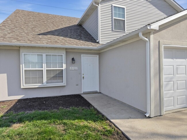 Photo - 2401 Northampton Dr