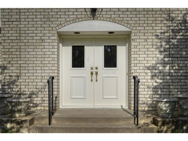 Photo - 5721 Londonderry Rd