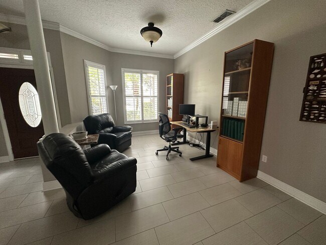 Photo - Lake Mary/Heathrow - 4 Bedroom, 2 Bathroom...