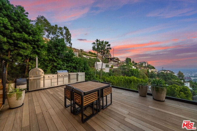 Photo - 8800 Hollywood Blvd