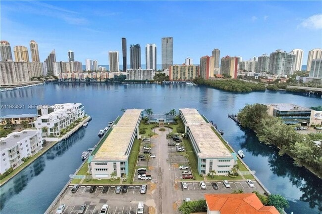 Building Photo - 3922 NE 166th St Unit S105